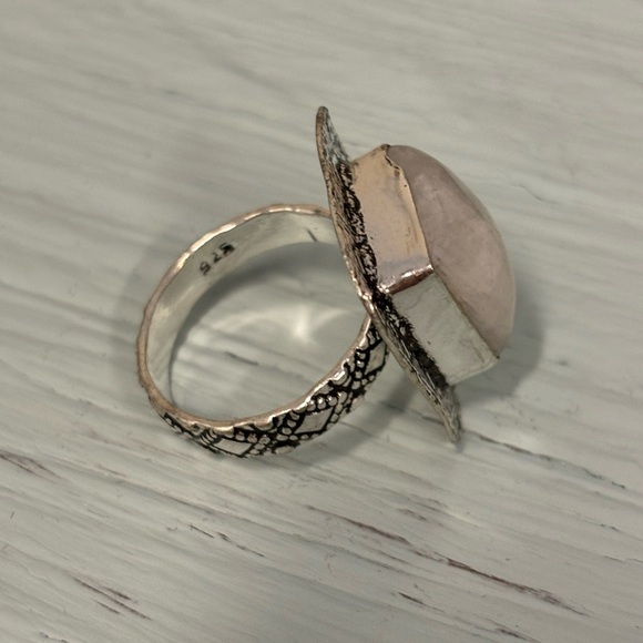 Beautiful Ring 💍 - size 7 - Picture 3 of 4